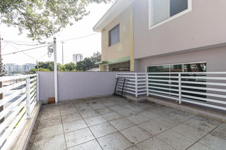 Casa à venda com 170m², 3 quartos e 2 vagas Casa à venda com 170m², 3 quartos e 2 vagasTerraço
