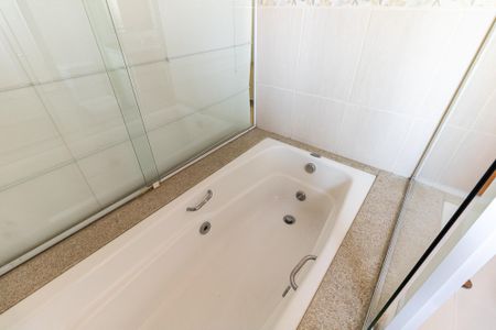 Casa à venda com 170m², 3 quartos e 2 vagas Casa à venda com 170m², 3 quartos e 2 vagasBanheiro da Suíte