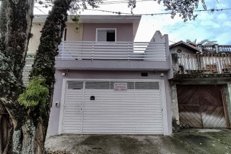 Casa à venda com 170m², 3 quartos e 2 vagas Casa à venda com 170m², 3 quartos e 2 vagasFachada
