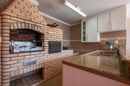 Casa para alugar com 700m², 5 quartos e 6 vagasQuintal