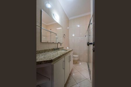 Casa para alugar com 700m², 5 quartos e 6 vagasBanheiro Suíte 1