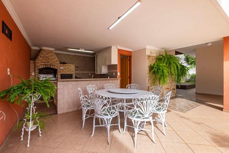 Casa para alugar com 700m², 5 quartos e 6 vagasQuintal