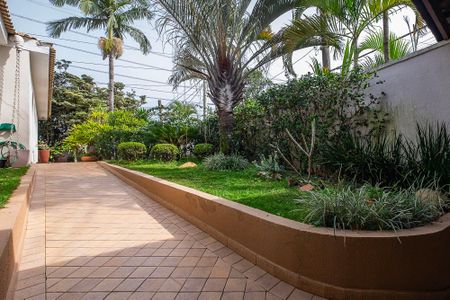 Casa para alugar com 700m², 5 quartos e 6 vagasQuintal