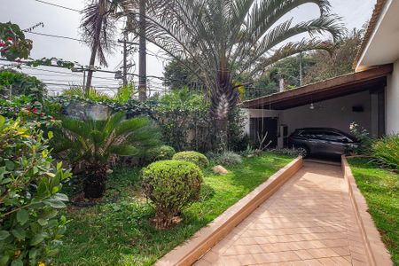 Casa para alugar com 700m², 5 quartos e 6 vagasQuintal