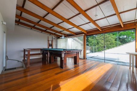 Casa para alugar com 700m², 5 quartos e 6 vagasEdícula