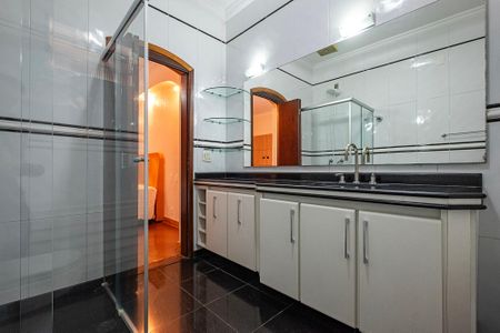 Casa para alugar com 700m², 5 quartos e 6 vagasBanheiro Suíte 1
