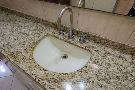 Casa para alugar com 700m², 5 quartos e 6 vagasBanheiro Suíte 1