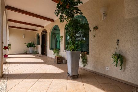 Casa para alugar com 700m², 5 quartos e 6 vagasQuintal