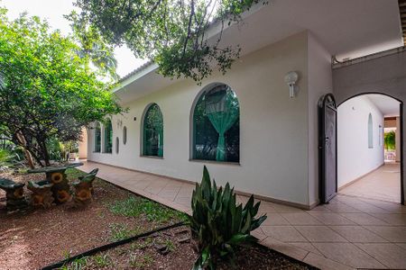 Casa para alugar com 700m², 5 quartos e 6 vagasQuintal