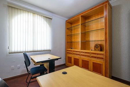 Casa para alugar com 700m², 5 quartos e 6 vagasEscritório