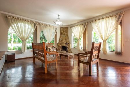 Casa para alugar com 700m², 5 quartos e 6 vagasSala