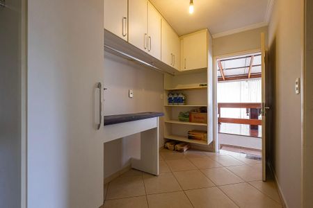 Casa para alugar com 700m², 5 quartos e 6 vagasEdícula