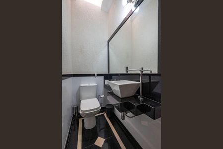 Casa para alugar com 700m², 5 quartos e 6 vagasLavabo