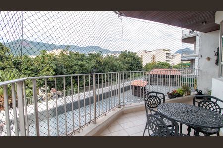 Apartamento à venda com 80m², 2 quartos e 2 vagas Apartamento à venda com 80m², 2 quartos e 2 vagasSala Varanda