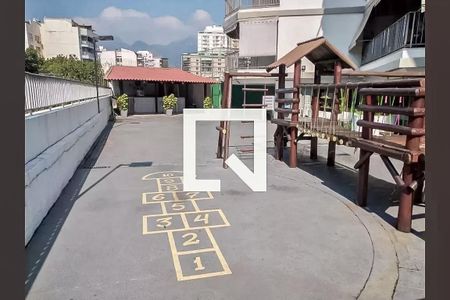 Apartamento à venda com 80m², 2 quartos e 2 vagas Apartamento à venda com 80m², 2 quartos e 2 vagasPlayground