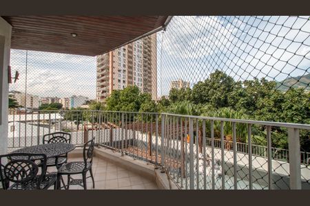 Apartamento à venda com 80m², 2 quartos e 2 vagas Apartamento à venda com 80m², 2 quartos e 2 vagasSala Varanda