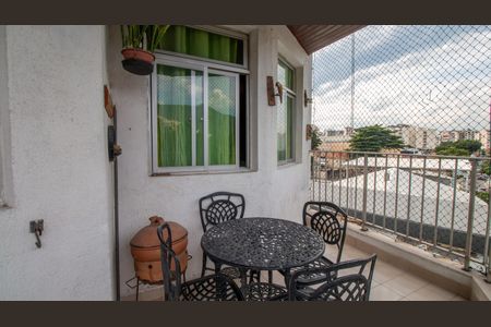 Apartamento à venda com 80m², 2 quartos e 2 vagas Apartamento à venda com 80m², 2 quartos e 2 vagasSala Varanda