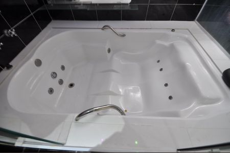 Casa à venda com 700m², 4 quartos e 3 vagasBanheiro da Suíte 1