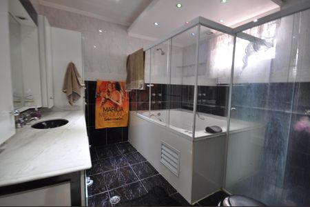 Casa à venda com 700m², 4 quartos e 3 vagasBanheiro da Suíte 1