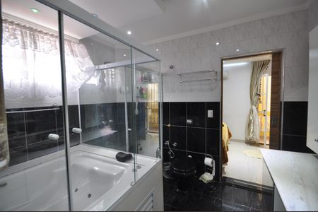 Casa à venda com 700m², 4 quartos e 3 vagasBanheiro da Suíte 1