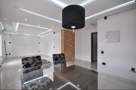 Casa à venda com 700m², 4 quartos e 3 vagasSala