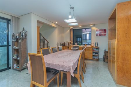 Apartamento à venda com 289m², 4 quartos e 6 vagasSala