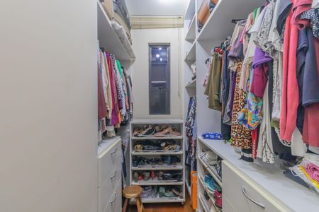Apartamento à venda com 289m², 4 quartos e 6 vagasCloset Suíte 2