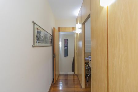 Apartamento à venda com 289m², 4 quartos e 6 vagasCorredor 