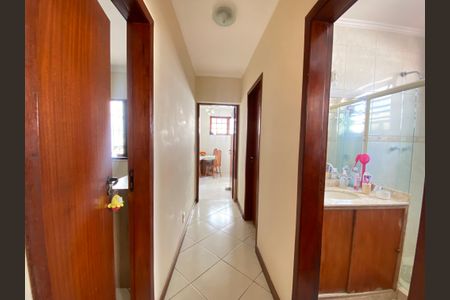 Casa à venda com 156m², 3 quartos e sem vaga Casa à venda com 156m², 3 quartos e sem vagaCorredor