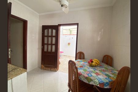 Casa à venda com 156m², 3 quartos e sem vaga Casa à venda com 156m², 3 quartos e sem vagaCozinha
