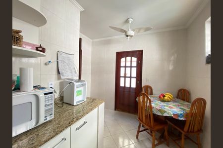 Casa à venda com 156m², 3 quartos e sem vaga Casa à venda com 156m², 3 quartos e sem vagaCozinha