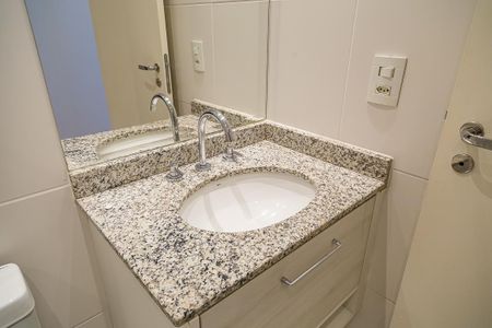 Apartamento à venda com 64m², 2 quartos e 1 vagaBanheiro Social - Pia
