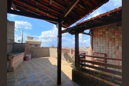 Casa à venda com 448m², 6 quartos e 2 vagasCasa 1 - Varanda