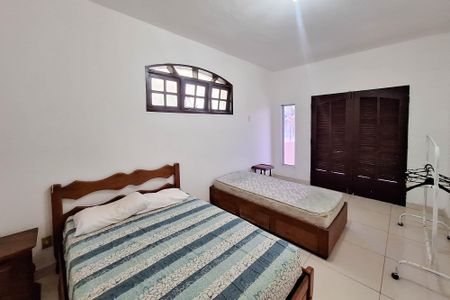 Casa à venda com 650m², 4 quartos e 10 vagas Casa à venda com 650m², 4 quartos e 10 vagasQuarto 1