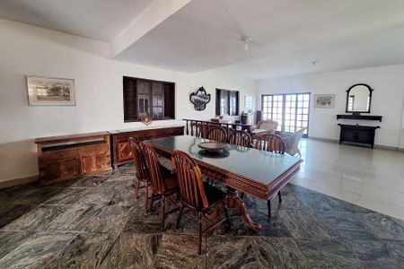 Casa à venda com 650m², 4 quartos e 10 vagas Casa à venda com 650m², 4 quartos e 10 vagasSala 1