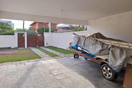 Casa à venda com 650m², 4 quartos e 10 vagas Casa à venda com 650m², 4 quartos e 10 vagasQuintal
