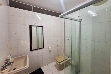 Casa à venda com 650m², 4 quartos e 10 vagas Casa à venda com 650m², 4 quartos e 10 vagasBanheiro da Suíte 2