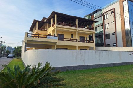 Casa à venda com 650m², 4 quartos e 10 vagas Casa à venda com 650m², 4 quartos e 10 vagasFachada