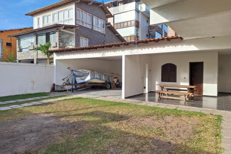 Casa à venda com 650m², 4 quartos e 10 vagas Casa à venda com 650m², 4 quartos e 10 vagasQuintal