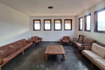 Casa à venda com 650m², 4 quartos e 10 vagas Casa à venda com 650m², 4 quartos e 10 vagasSala 2