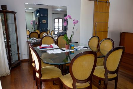 Casa à venda com 375m², 3 quartos e 5 vagas Casa à venda com 375m², 3 quartos e 5 vagasCozinha