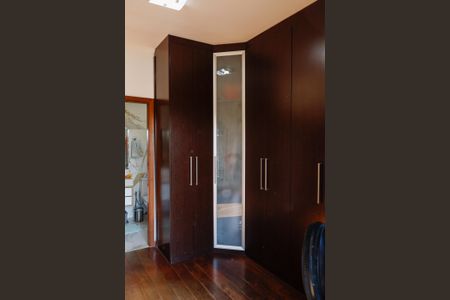 Casa à venda com 375m², 3 quartos e 5 vagas Casa à venda com 375m², 3 quartos e 5 vagasCloset da suíte