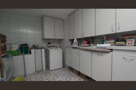 Casa de condomínio à venda com 300m², 4 quartos e 2 vagas