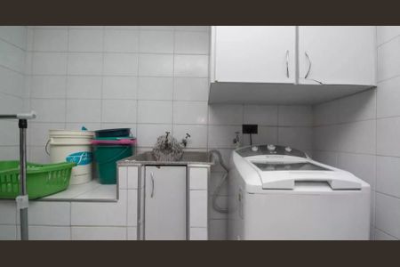 Casa de condomínio à venda com 300m², 4 quartos e 2 vagas