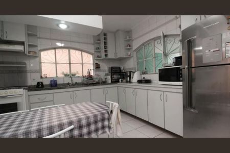 Casa de condomínio à venda com 300m², 4 quartos e 2 vagas