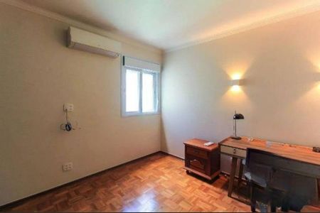 Casa à venda com 281m², 3 quartos e 4 vagas