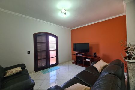 Casa à venda com 150m², 4 quartos e 4 vagas Casa à venda com 150m², 4 quartos e 4 vagasQuarto