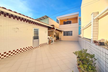 Casa à venda com 150m², 4 quartos e 4 vagas Casa à venda com 150m², 4 quartos e 4 vagasChurrasqueira