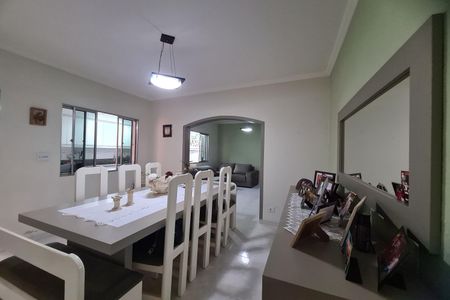 Casa à venda com 150m², 4 quartos e 4 vagas Casa à venda com 150m², 4 quartos e 4 vagasSala de Jantar