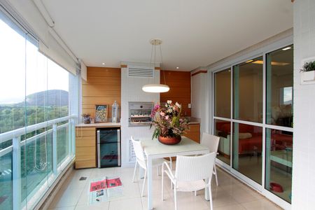 Apartamento para alugar com 127m², 3 quartos e 2 vagas Apartamento para alugar com 127m², 3 quartos e 2 vagasVaranda